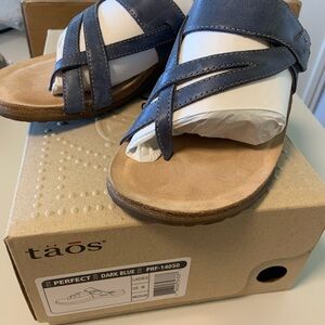 Taos Perfect, sandal blue leather